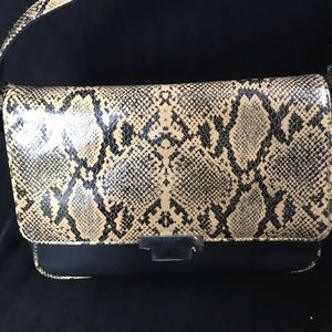 Shoulder handbag